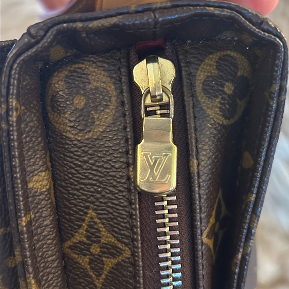 ✨ Authentic Louis Vuitton Viva-Cite MM | FULL SET | Excellent Condition ✨ - Picture 11 of 13